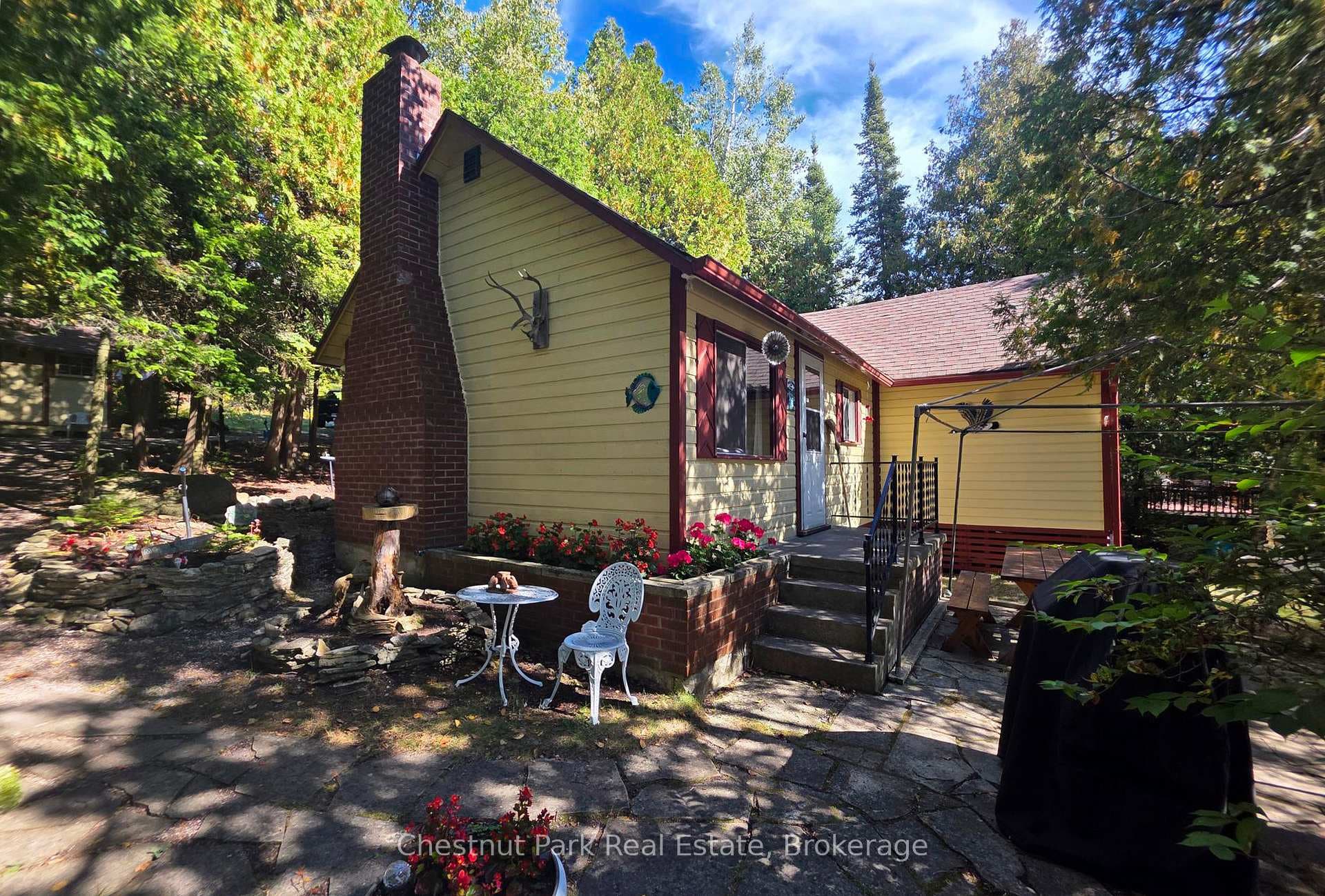 41 Simpson Avenue photo 1