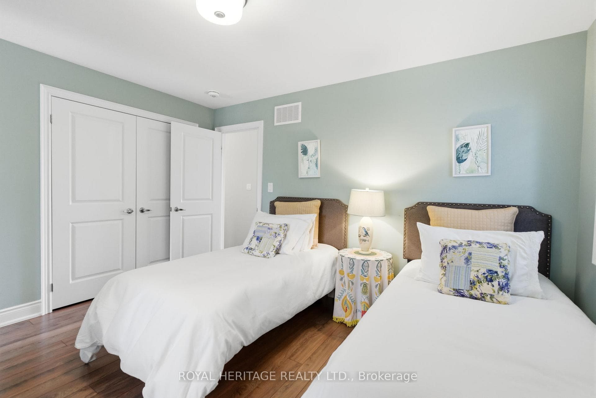 245 Strachan Street photo 33