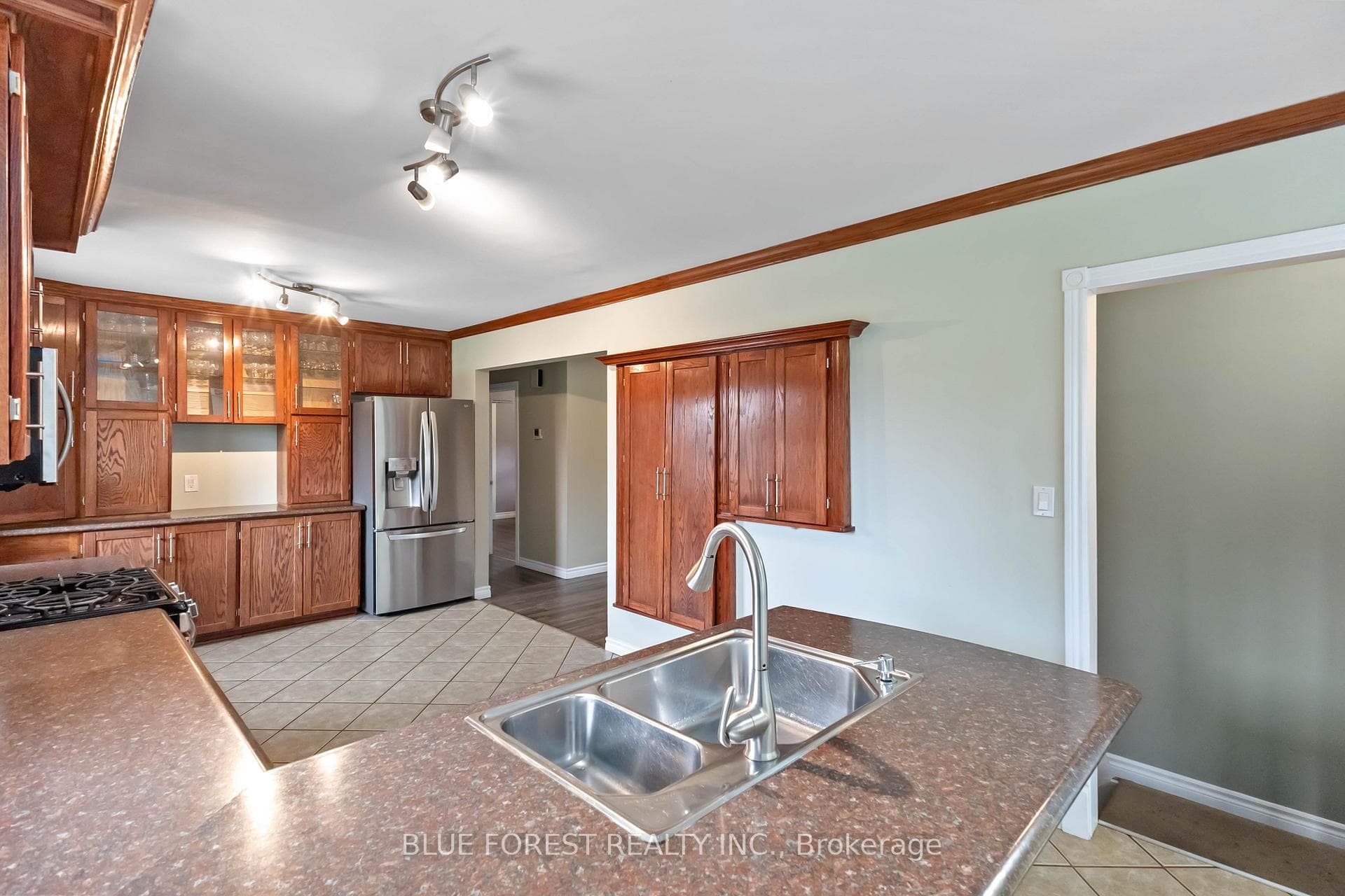 726 St Stephens Drive photo 10