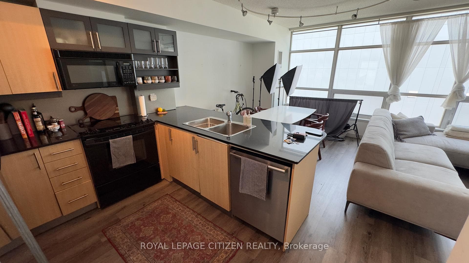 350 Wellington Street Unit 317 photo 5
