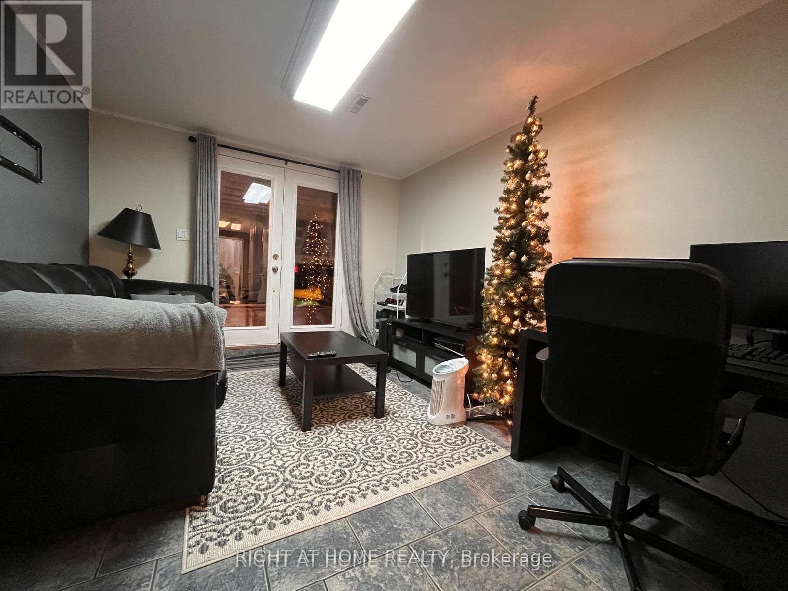 70 Fairmeadow Place Unit Lower photo 2