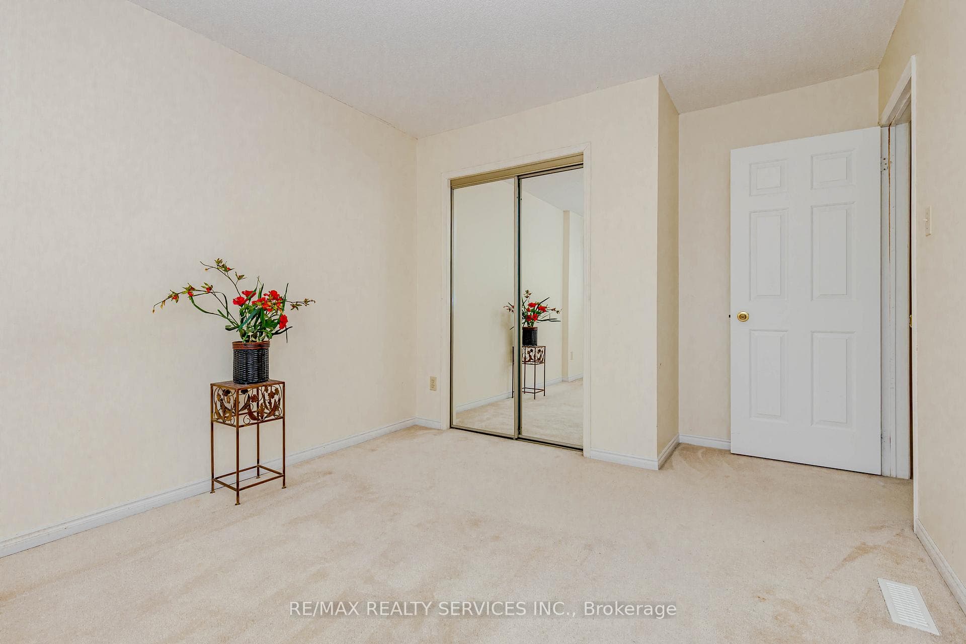 5028 Northern Lights Circle photo 25