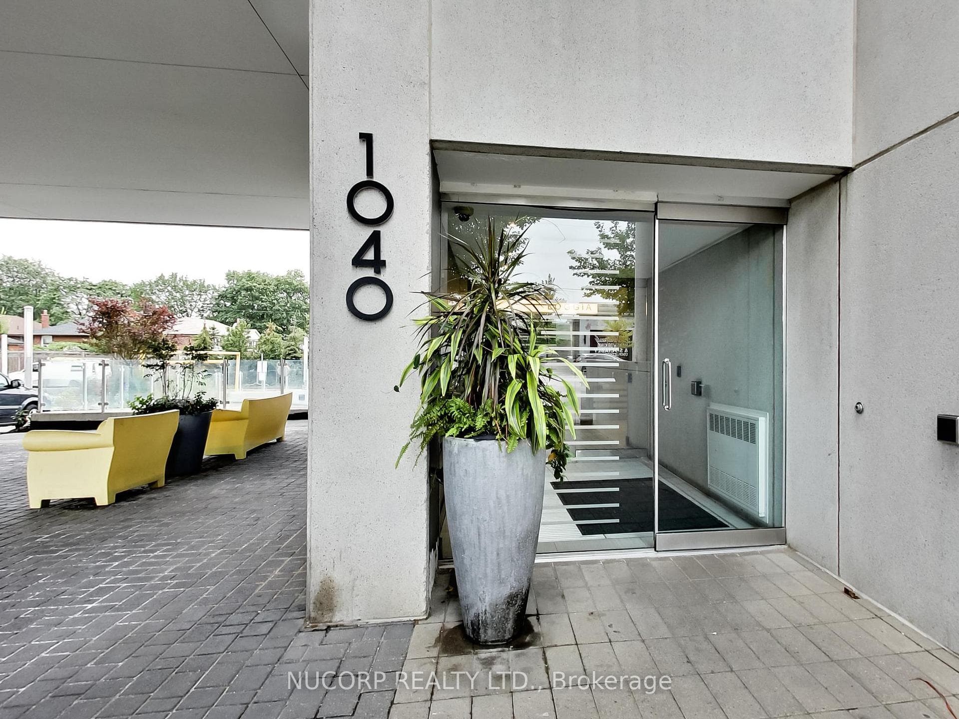 1040 The Queensway N/A Unit 114 photo 4