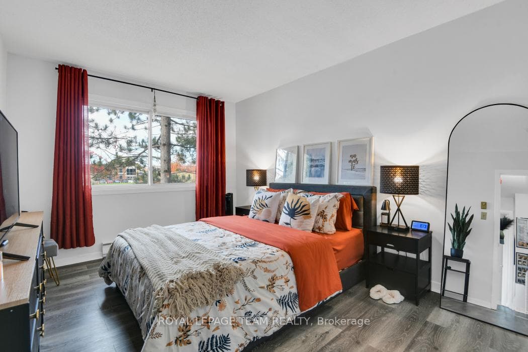 212 VIEWMOUNT Drive Unit 204 photo 17