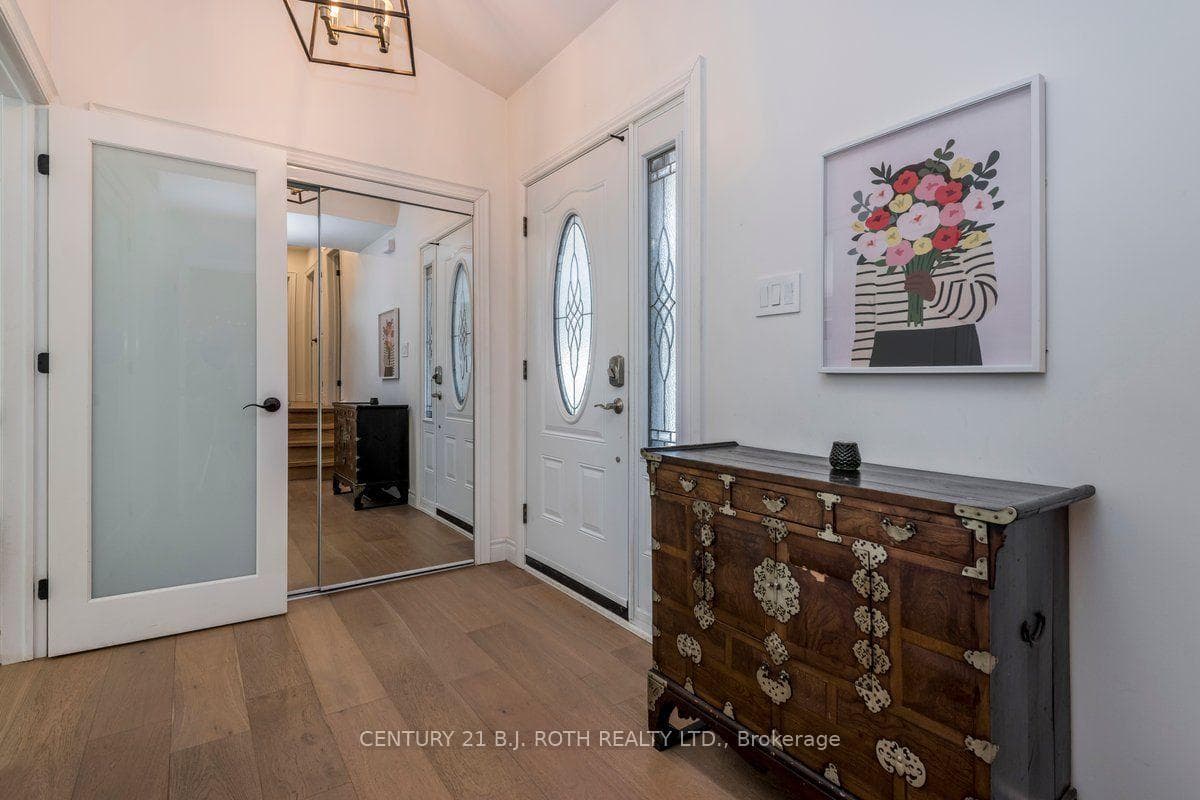 1 Ottaway Avenue photo 3