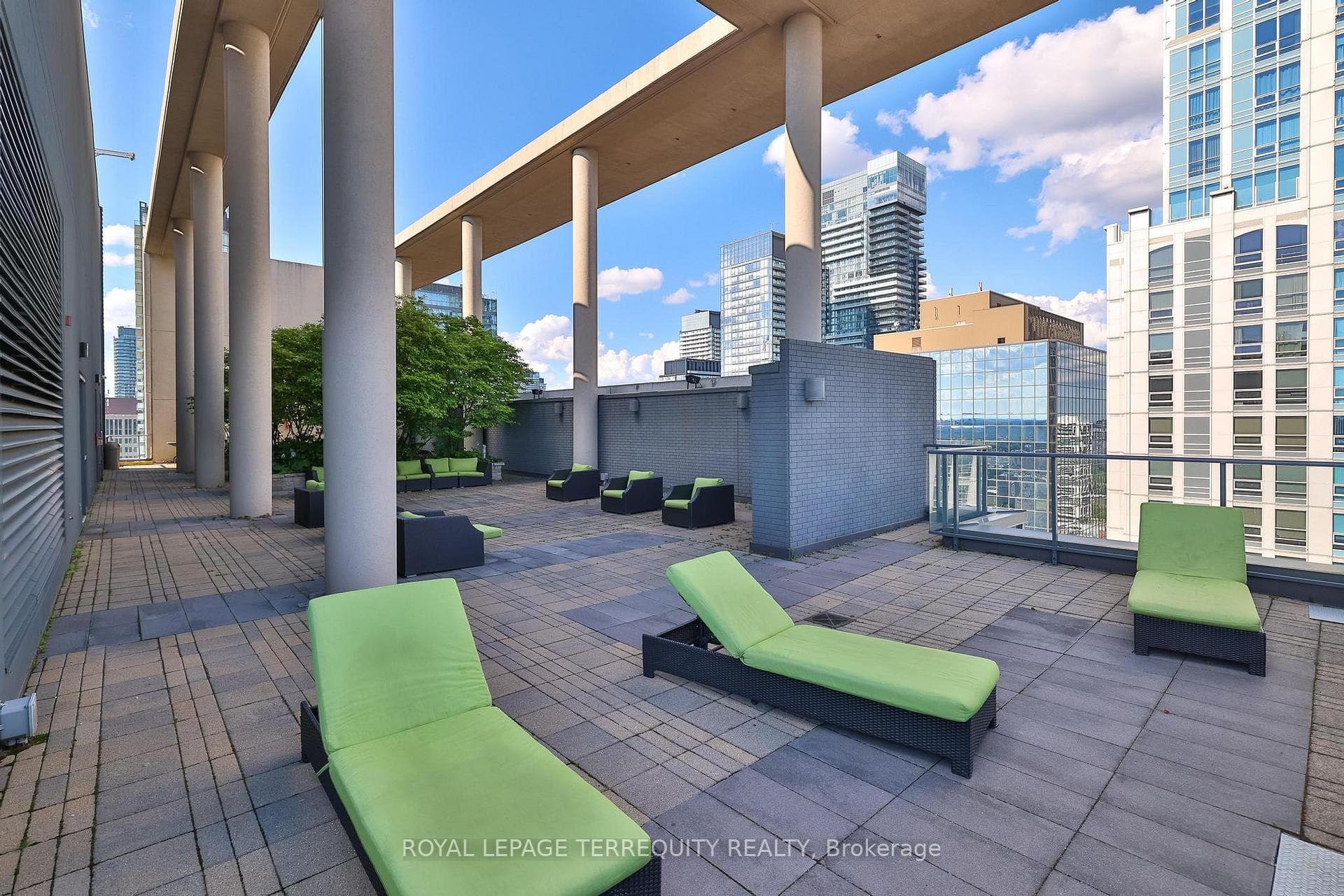 770 Bay Street Unit 2412 photo 42