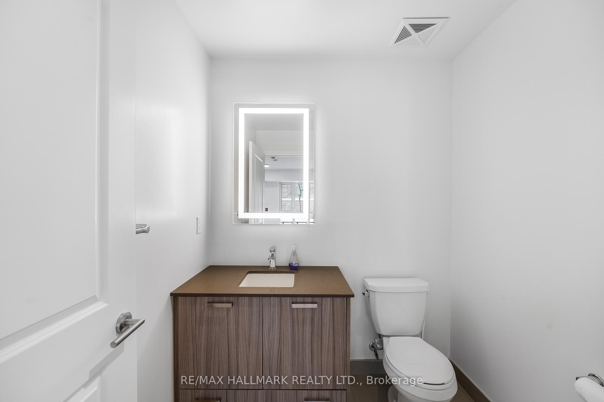 2301 Danforth Avenue Unit TH 103 photo 14