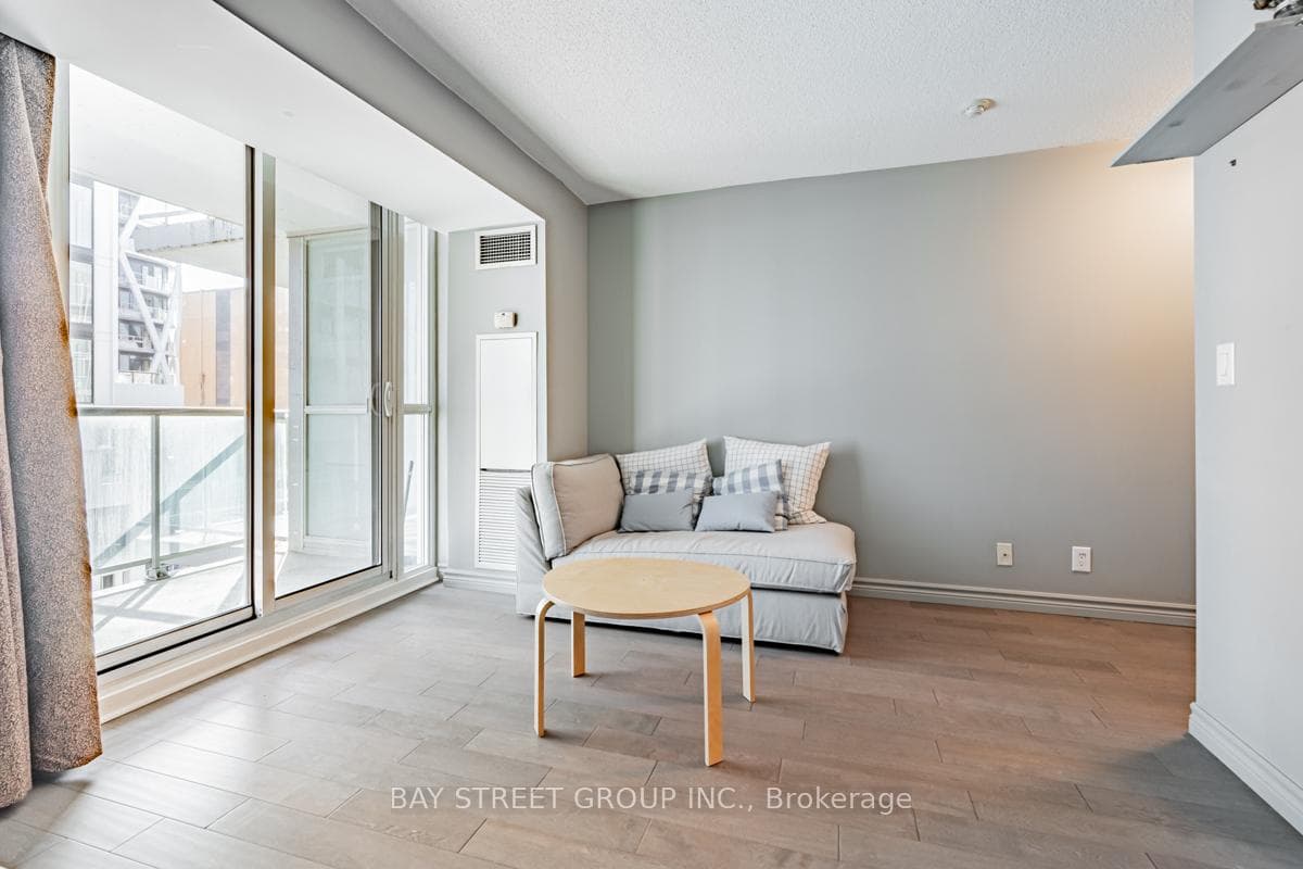 96 St Patrick Street Unit 1603 photo 5