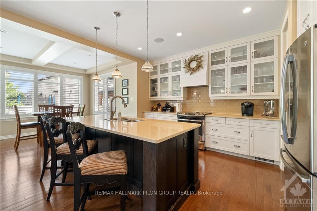 810 PINNACLE Street photo 5