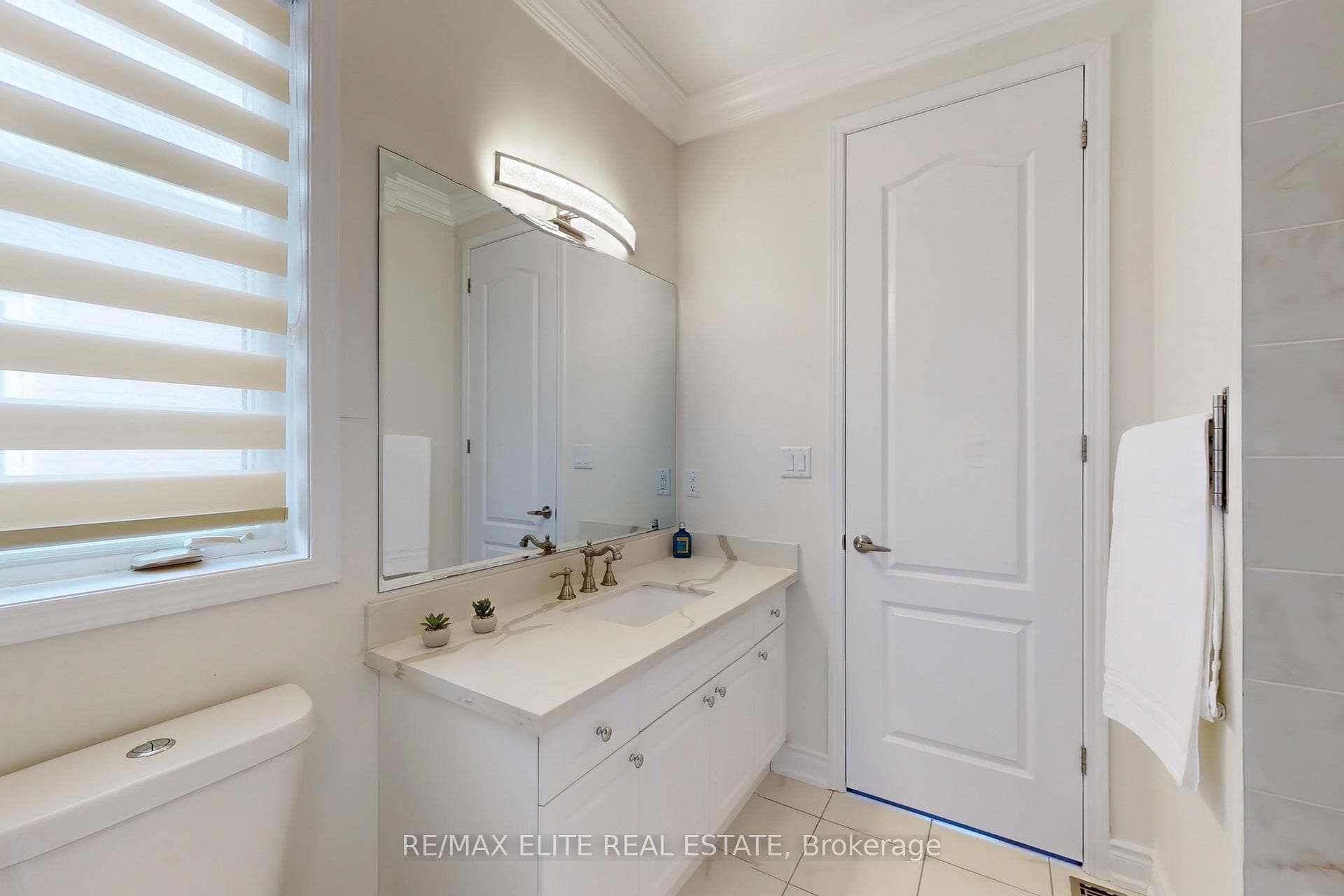 105 Bridgepointe Court photo 31