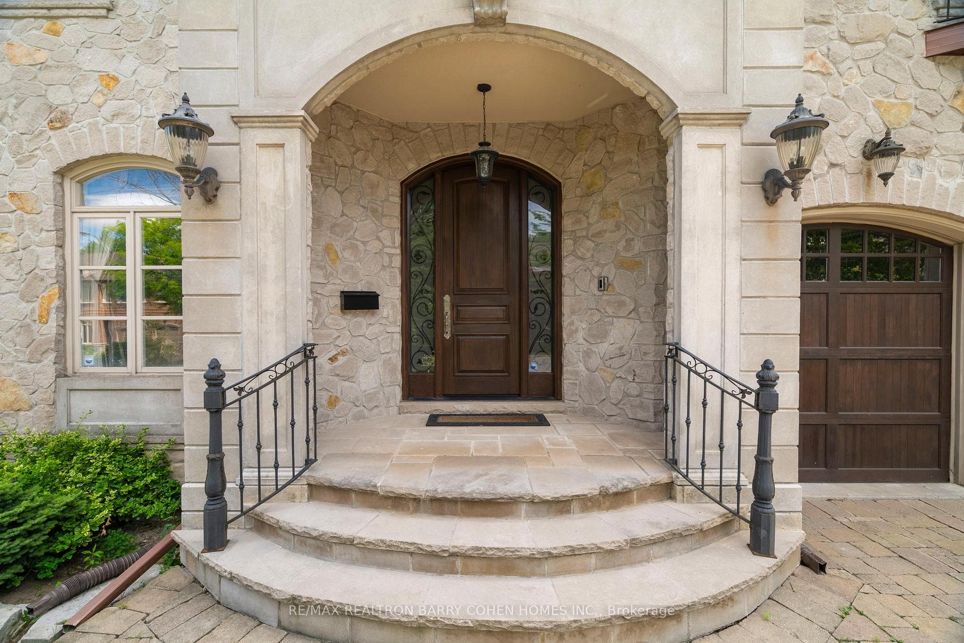 67 Yorkminster Road photo 2