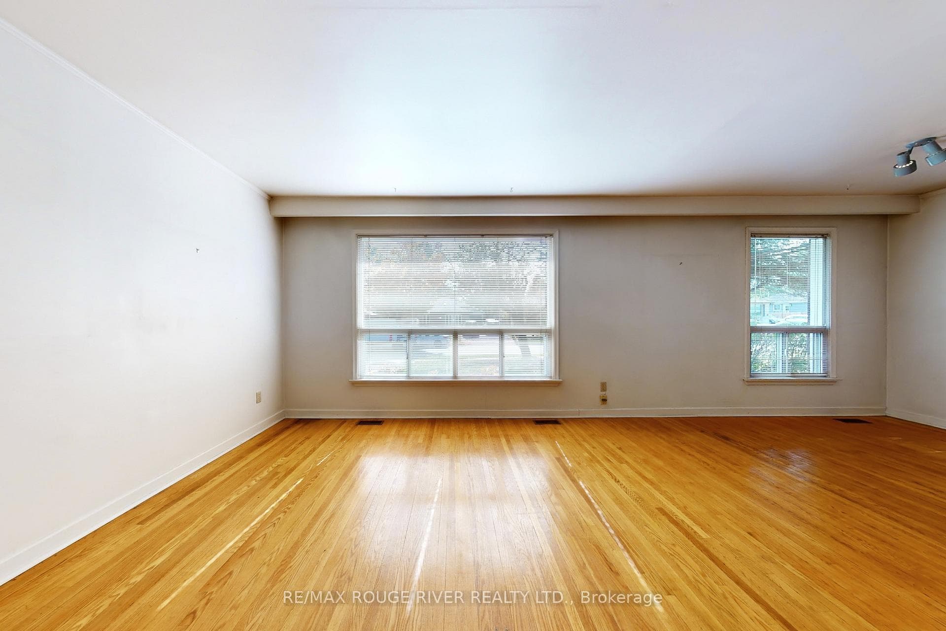 68 Aurora Heights Drive photo 15