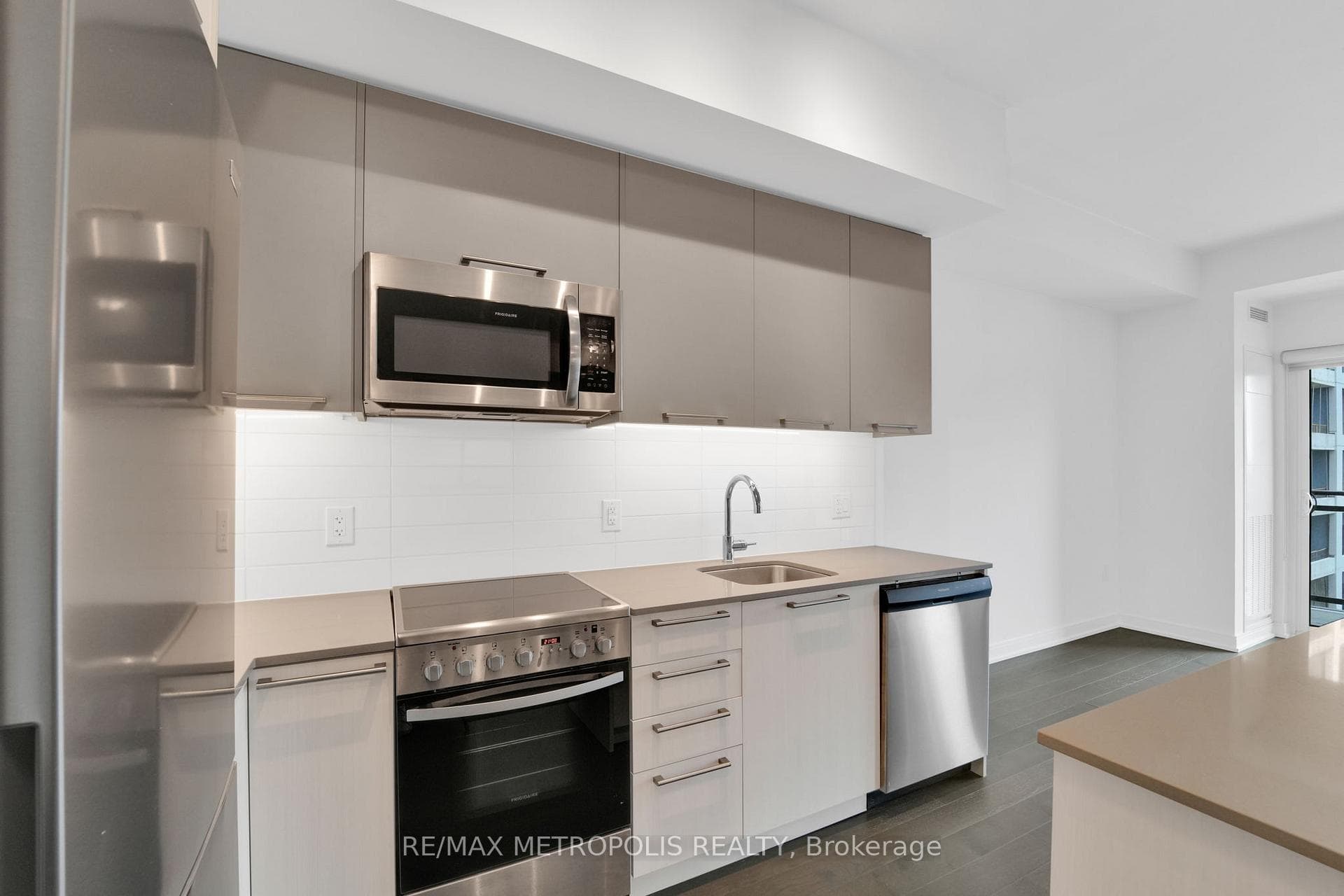 25 Neighbourhood Lane Unit 602 photo 6