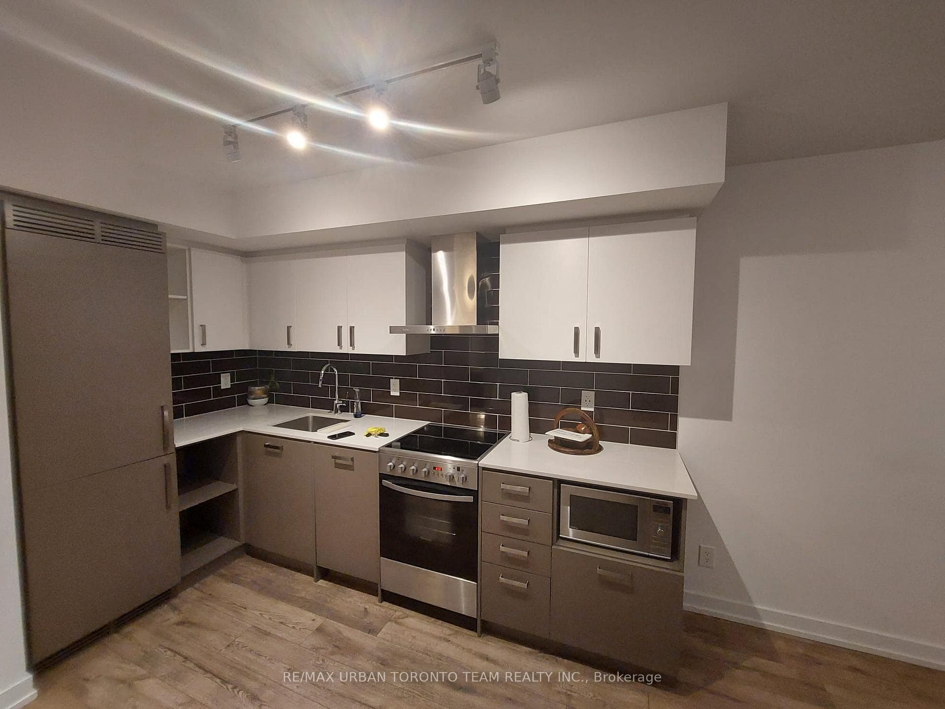 125 Redpath Avenue Unit 707 photo 4