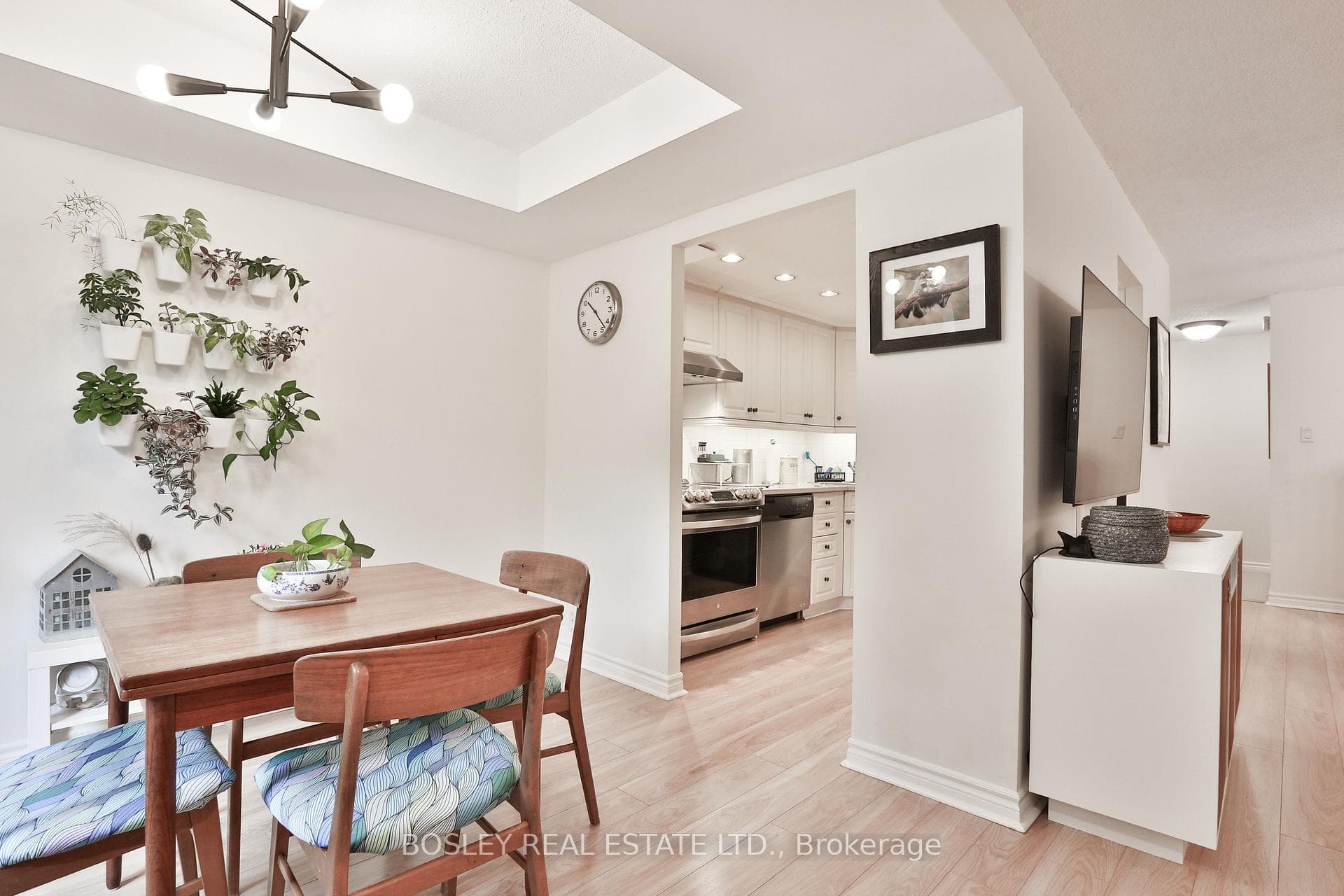 1250 Mississauga Valley Boulevard Unit 4 photo 9