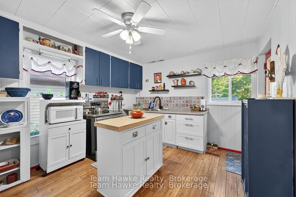 479 Queen Street photo 13