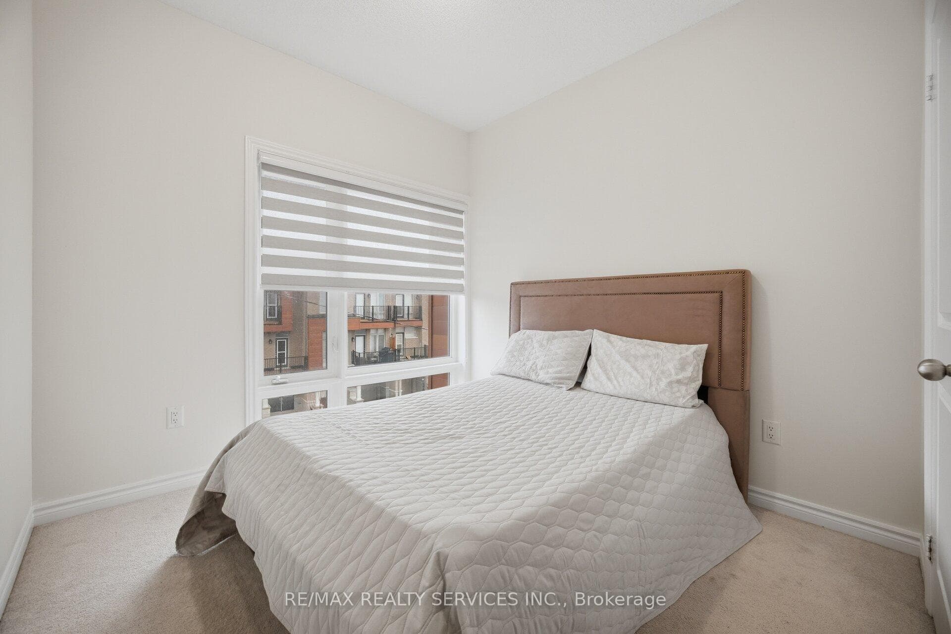 68 Donald Ficht Crescent photo 42