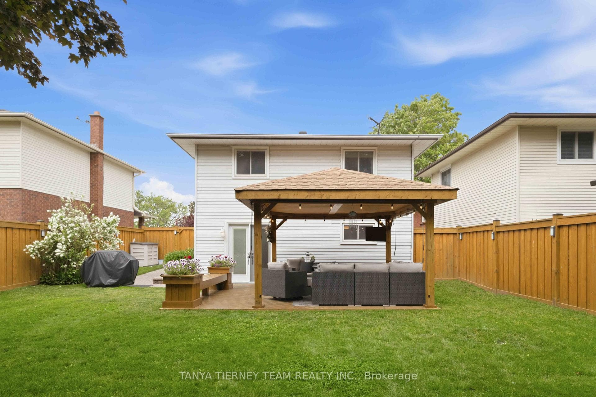 215 Seneca Avenue photo 49