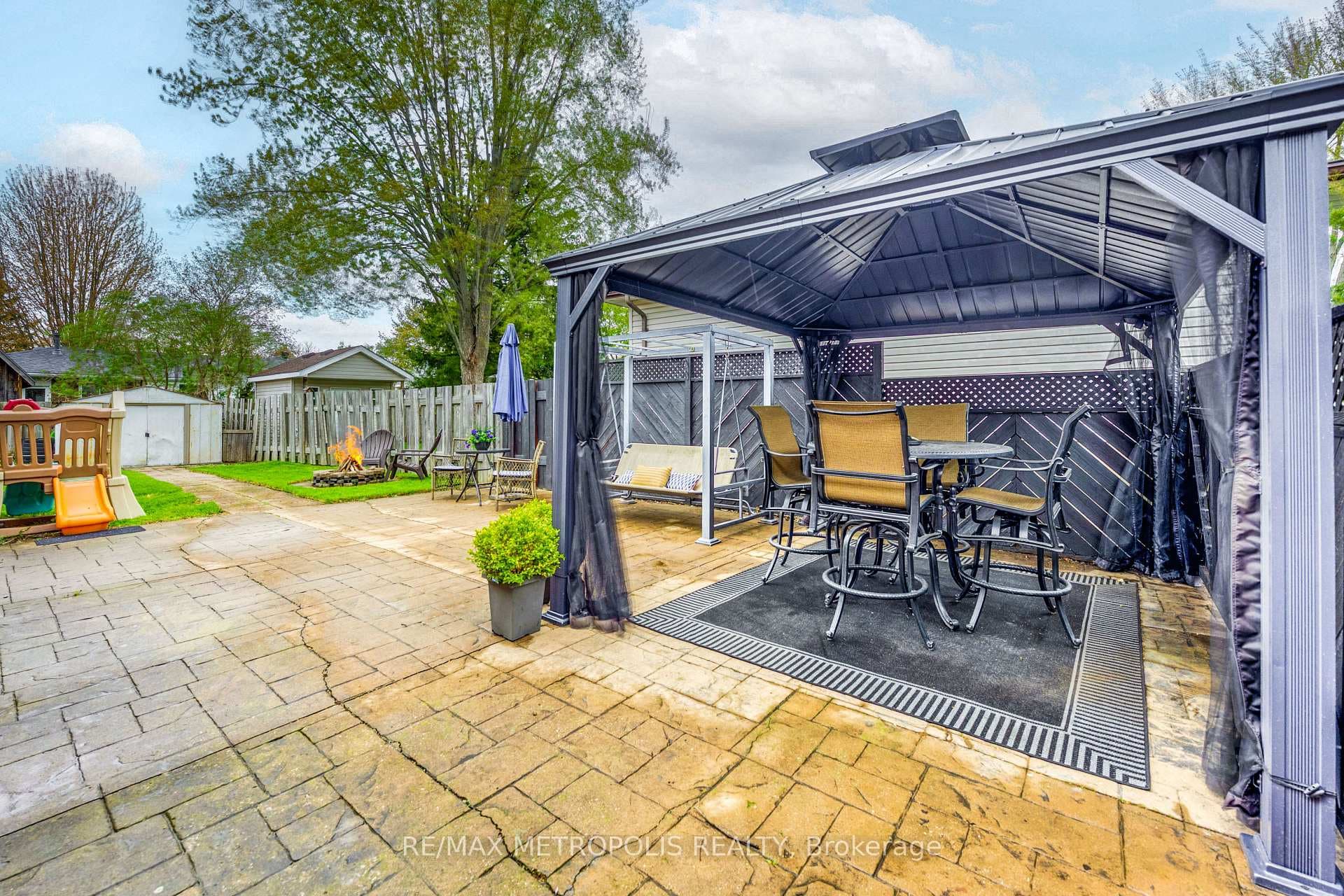 485 Bentinck Drive photo 31