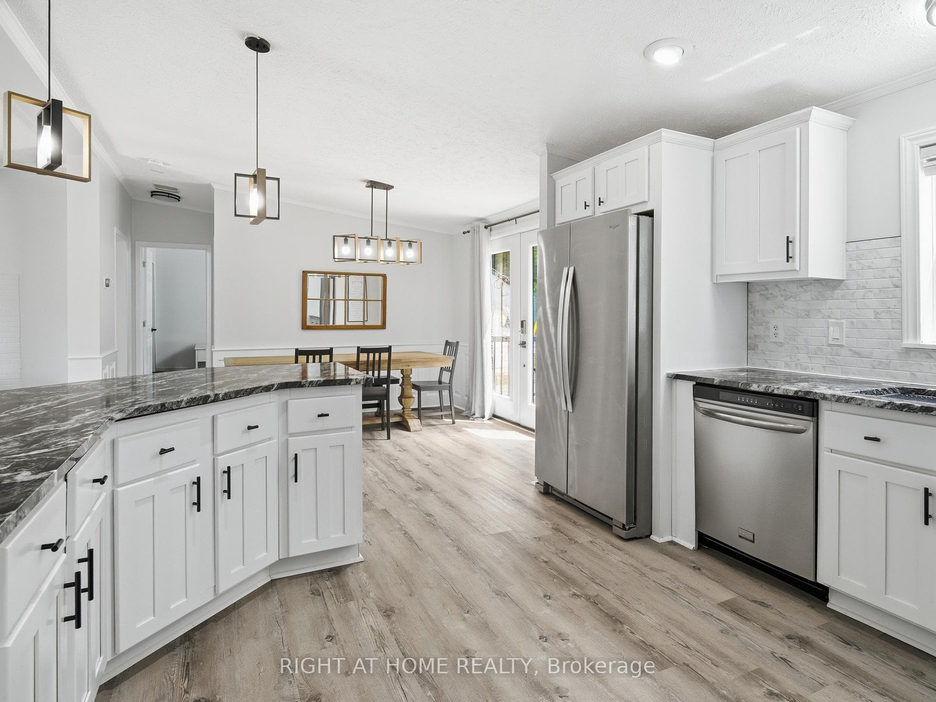 8168 Laidlaw Avenue photo 3