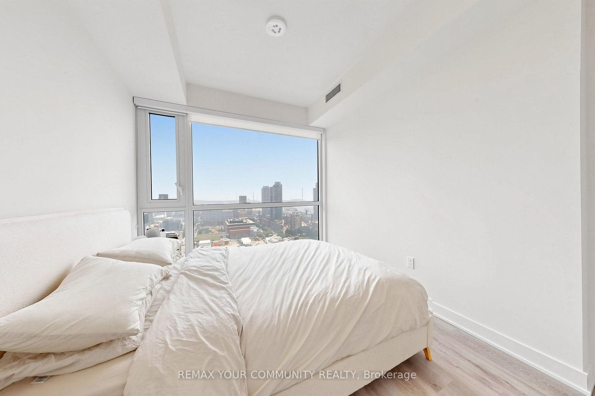 70 Princess Street Unit 2404 photo 16