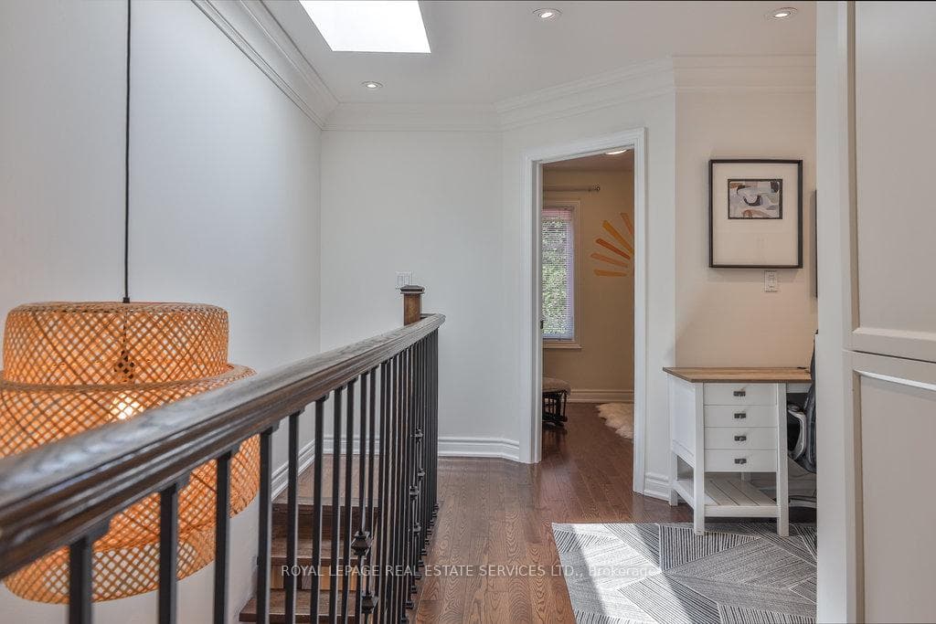 124 Coxwell Avenue photo 19