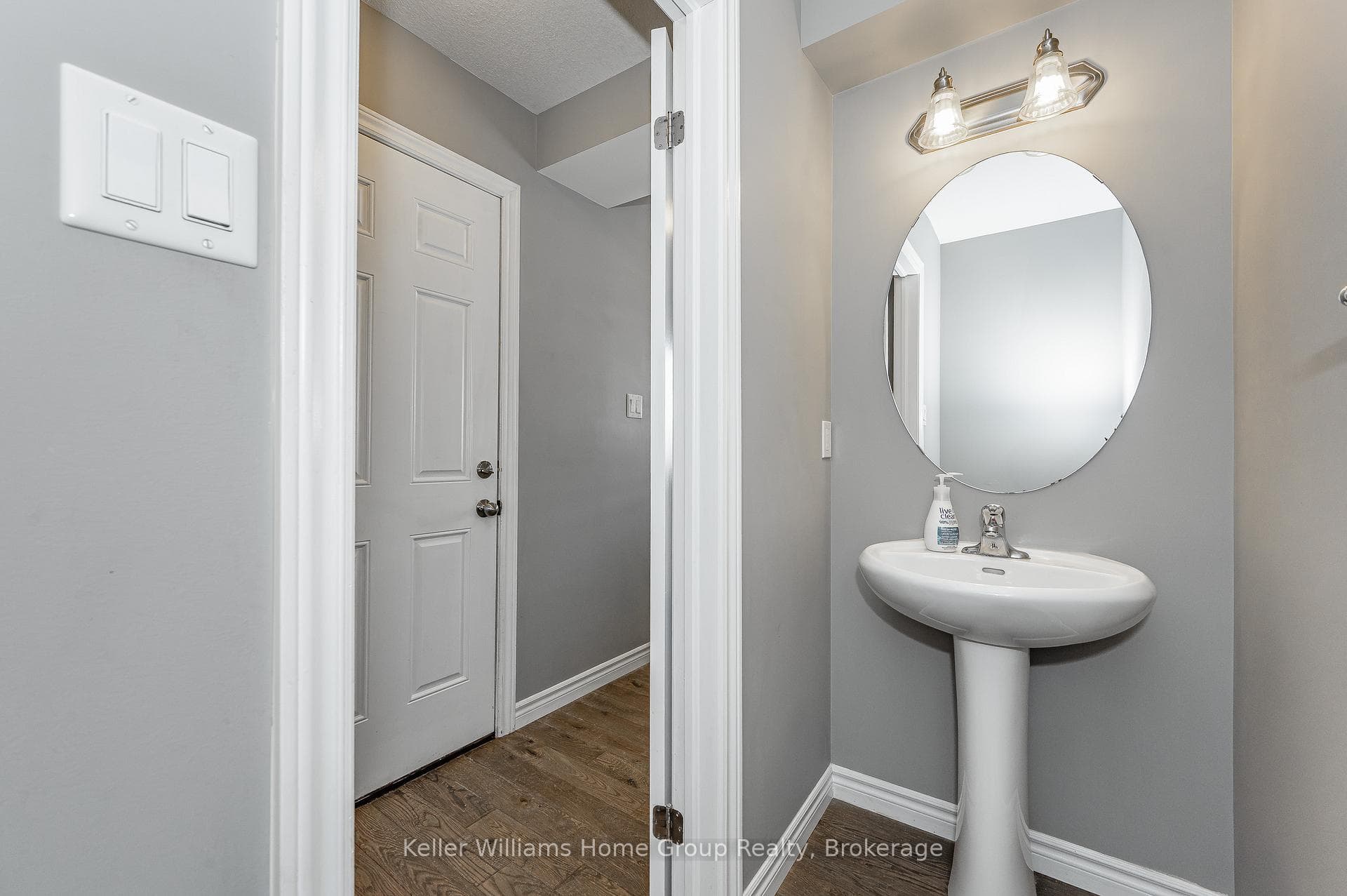 47 Westminister Crescent photo 16