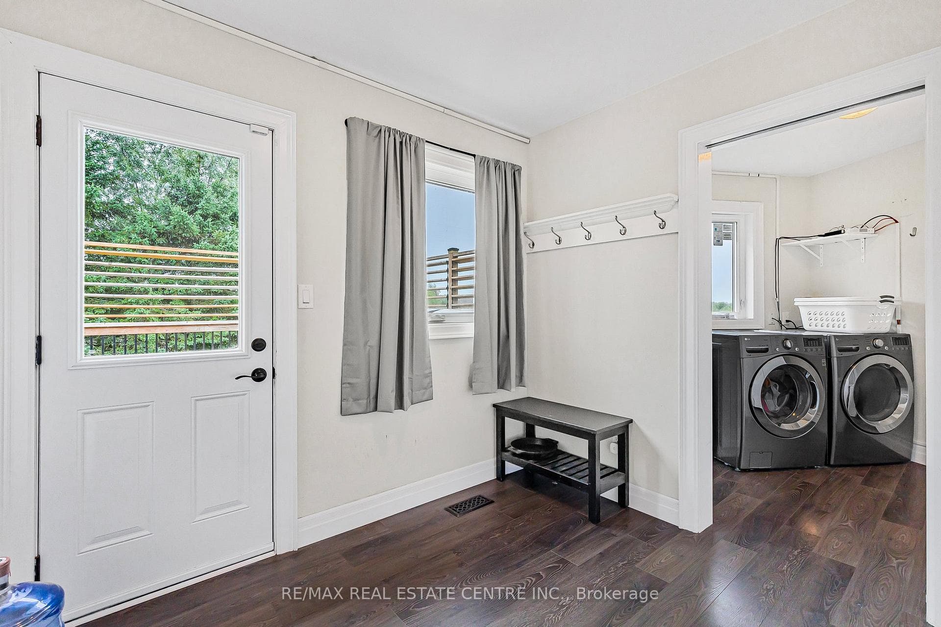 335374 7th Line photo 11