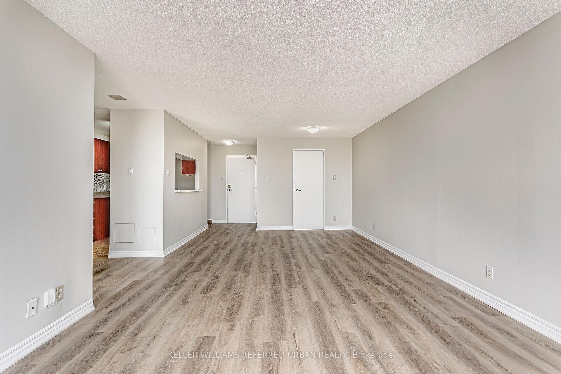 25 Trailwood Drive Unit 504 photo 10