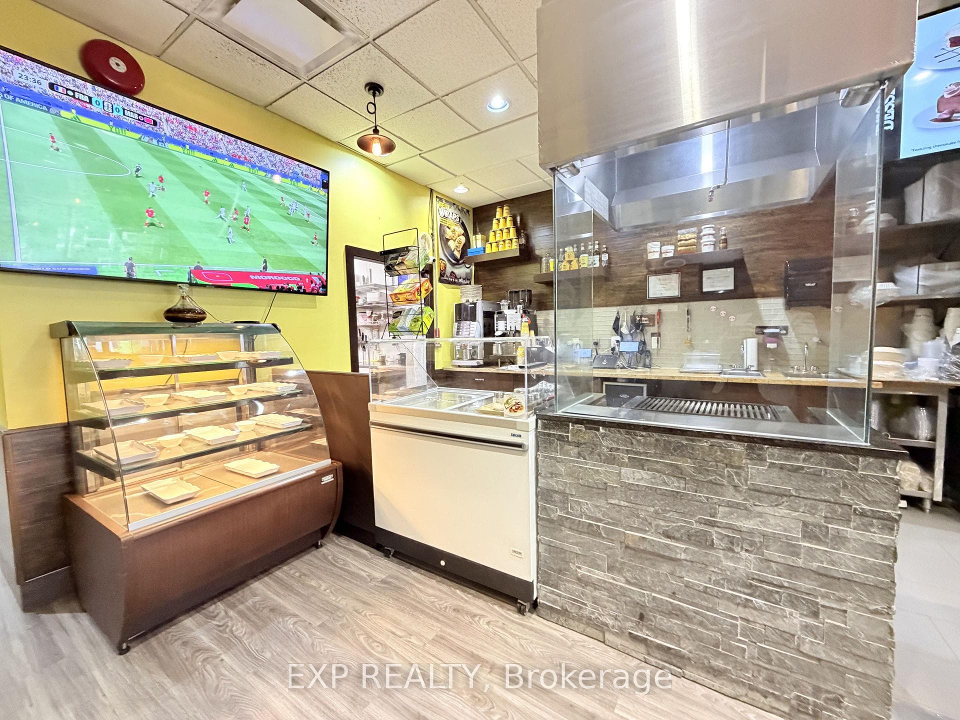 720 Spadina Avenue photo 16