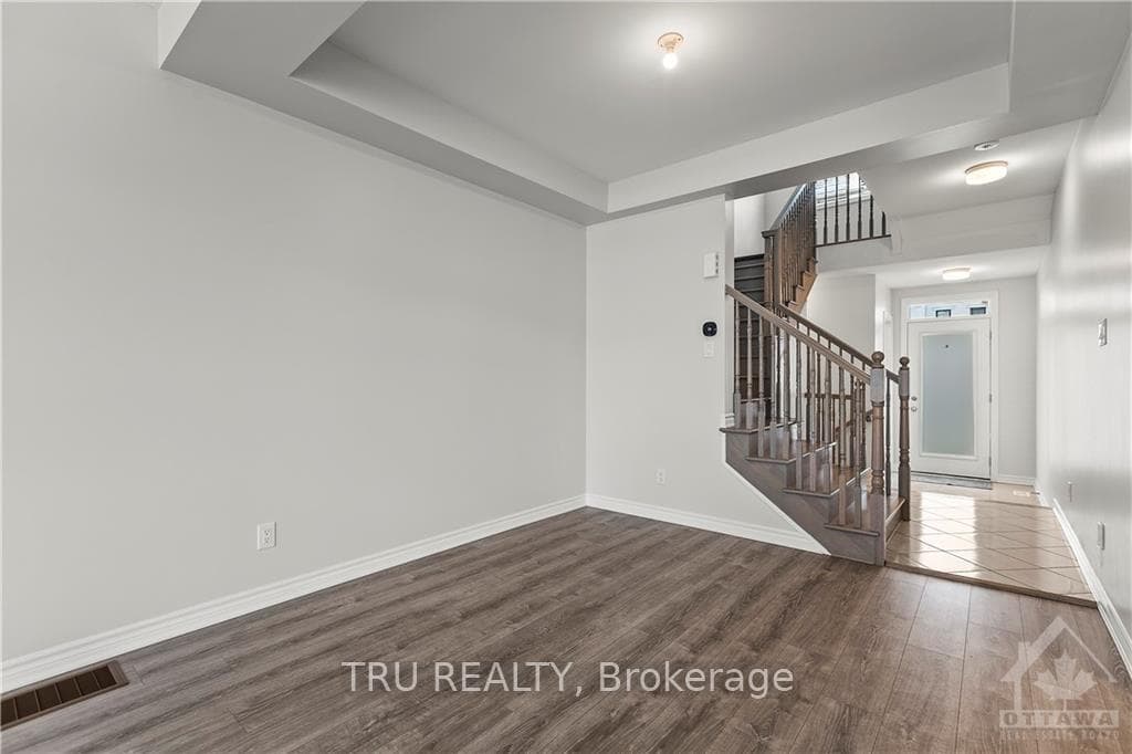 43 CASPIAN Row photo 7