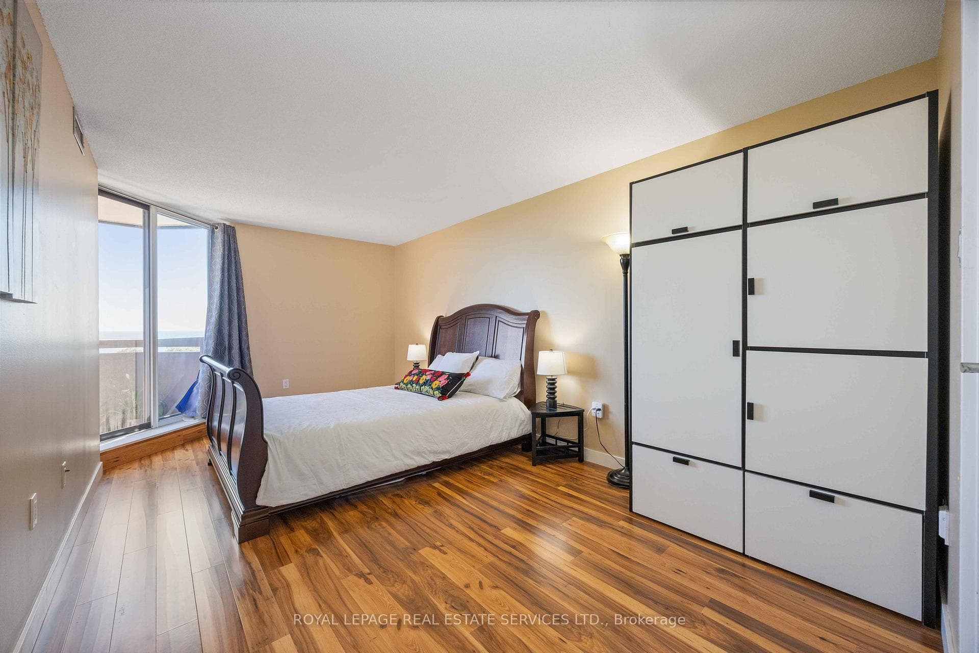 3845 Lake Shore Boulevard Unit 1410 photo 19