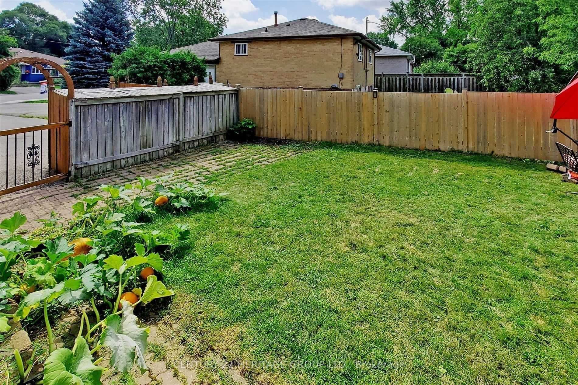 34 Kitimat Crescent Unit Main photo 31
