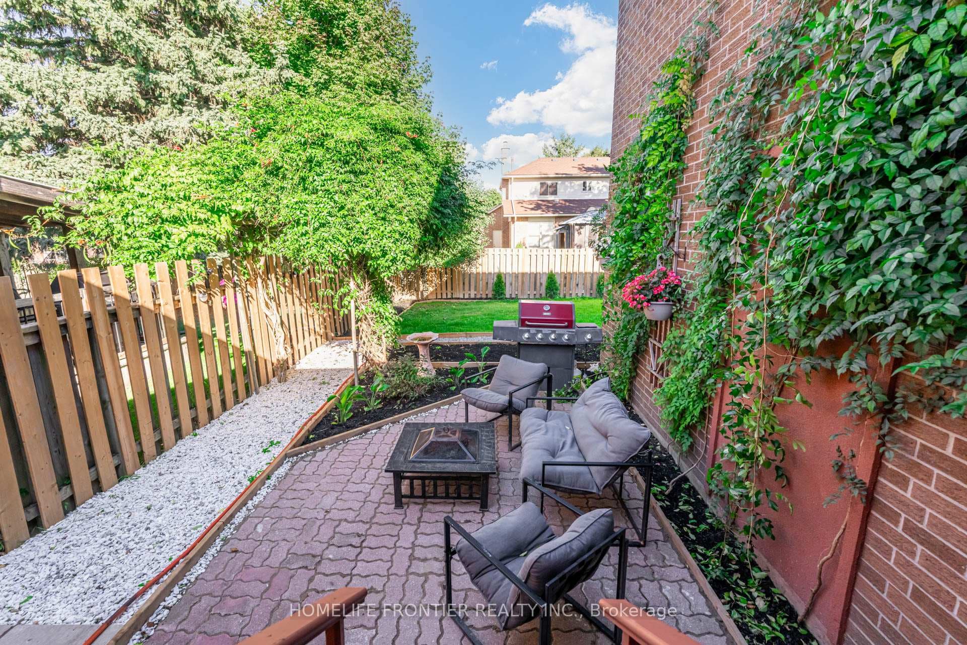 270 Yorkshire Drive photo 40