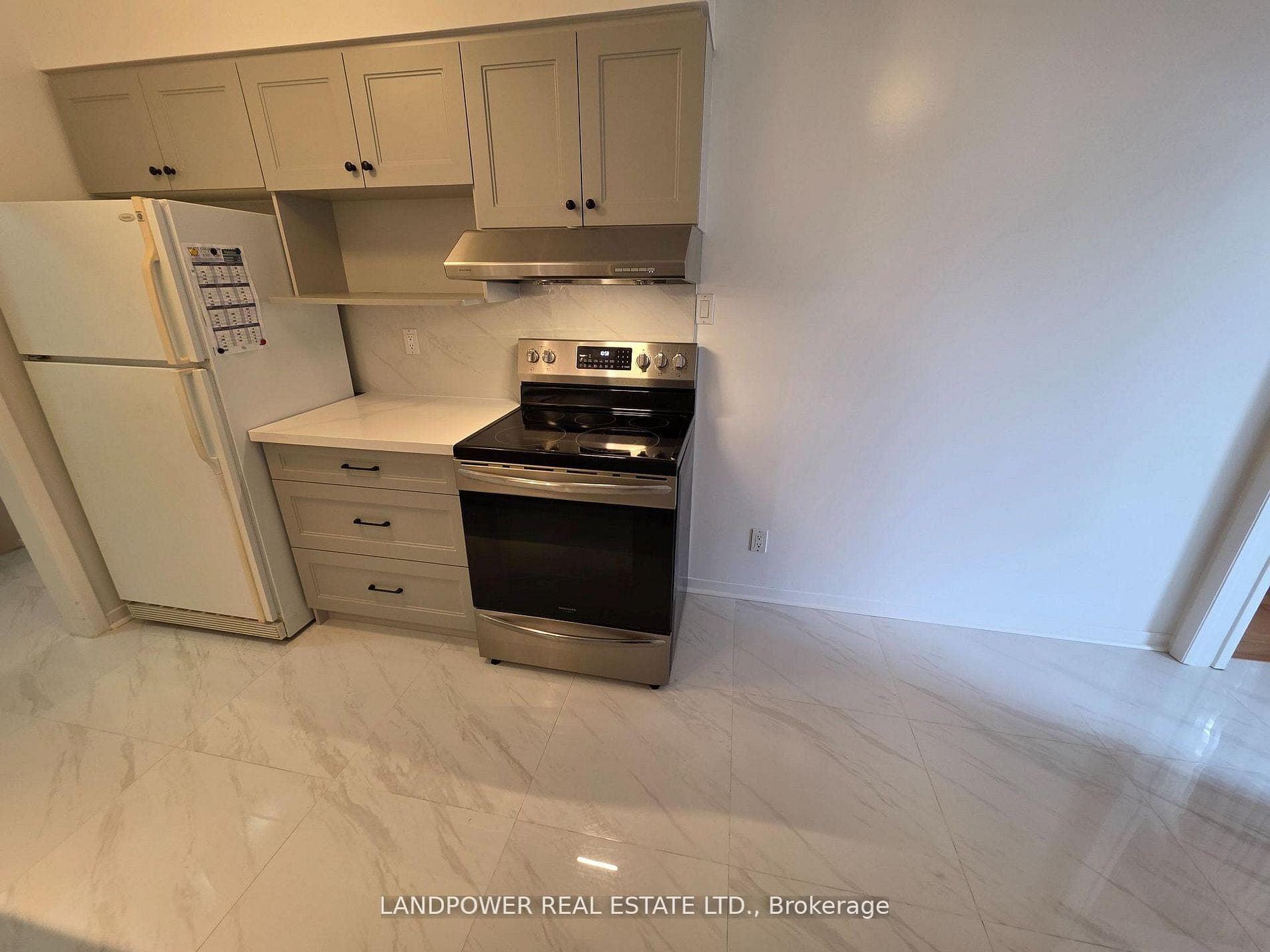 93 Clansman Boulevard photo 9