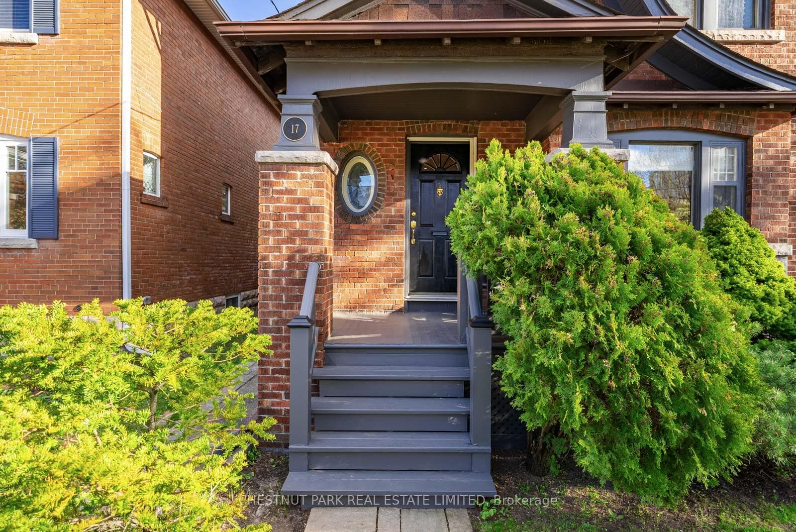 17 Glen Stewart Avenue photo 2