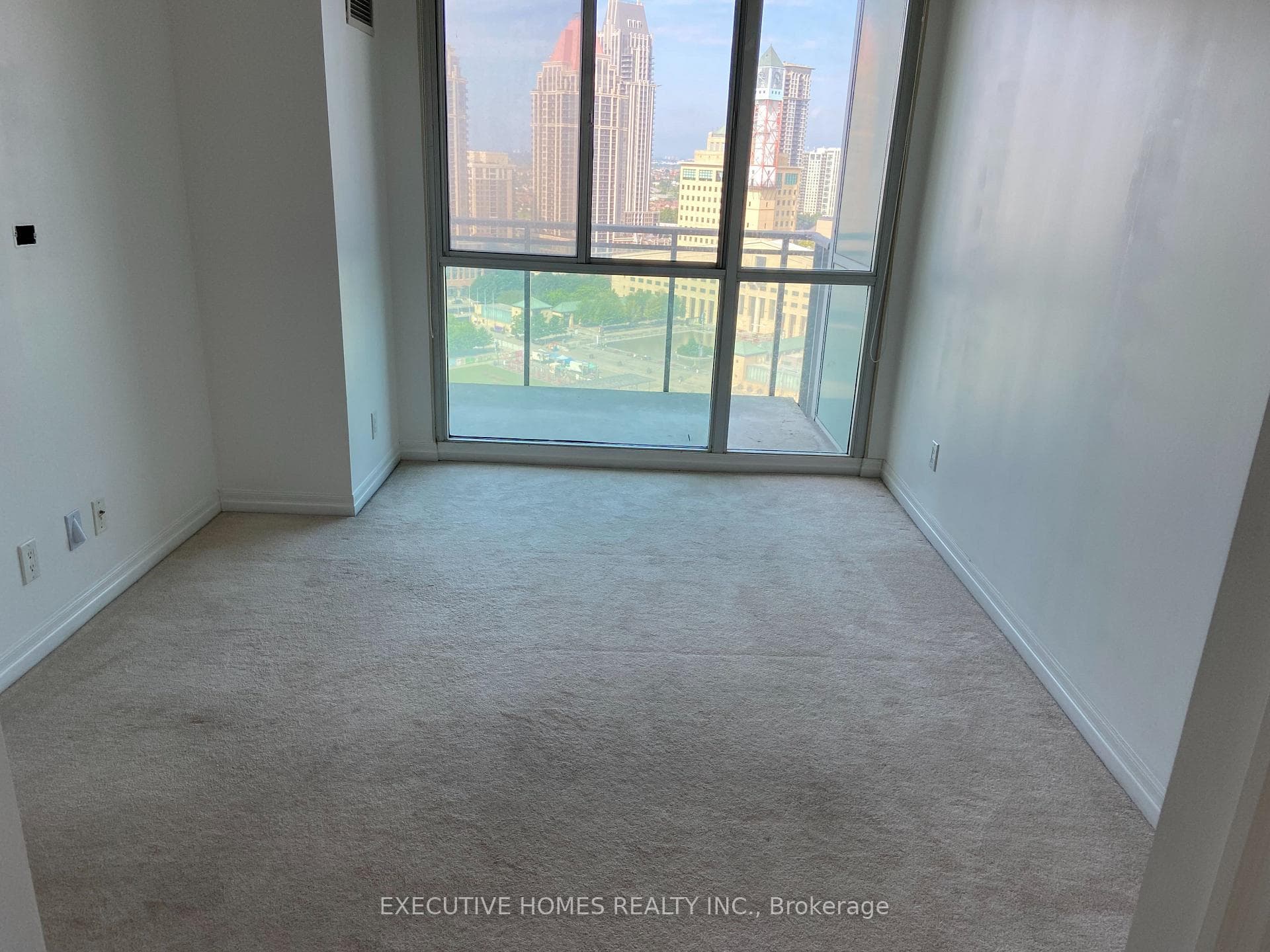 220 Burnhamthorpe Road Unit 2108 photo 38
