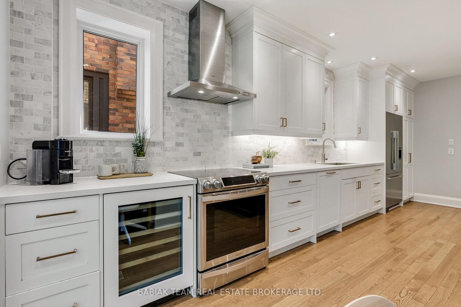 383 Armadale Avenue photo 16