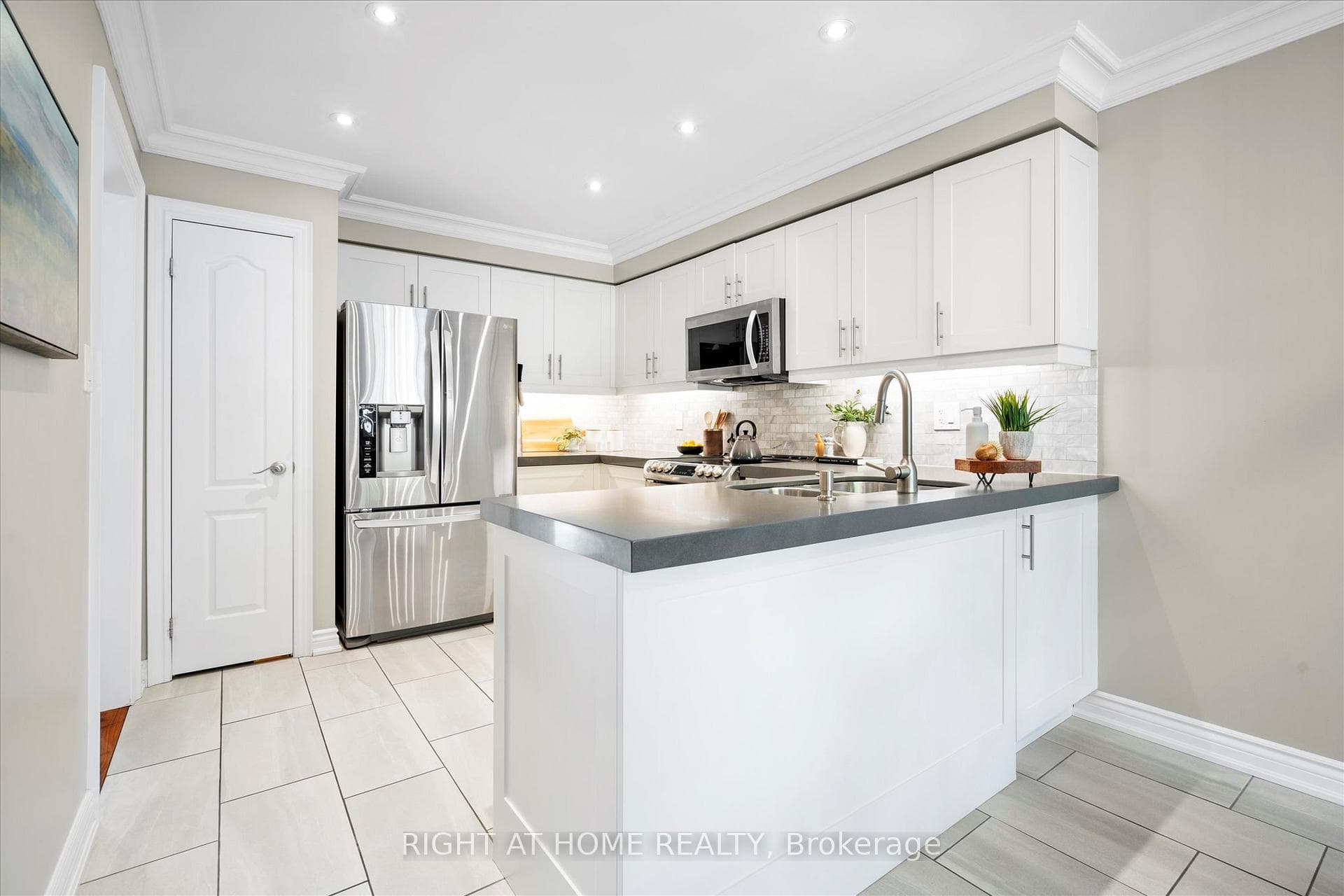 48 Beachgrove Crescent photo 13