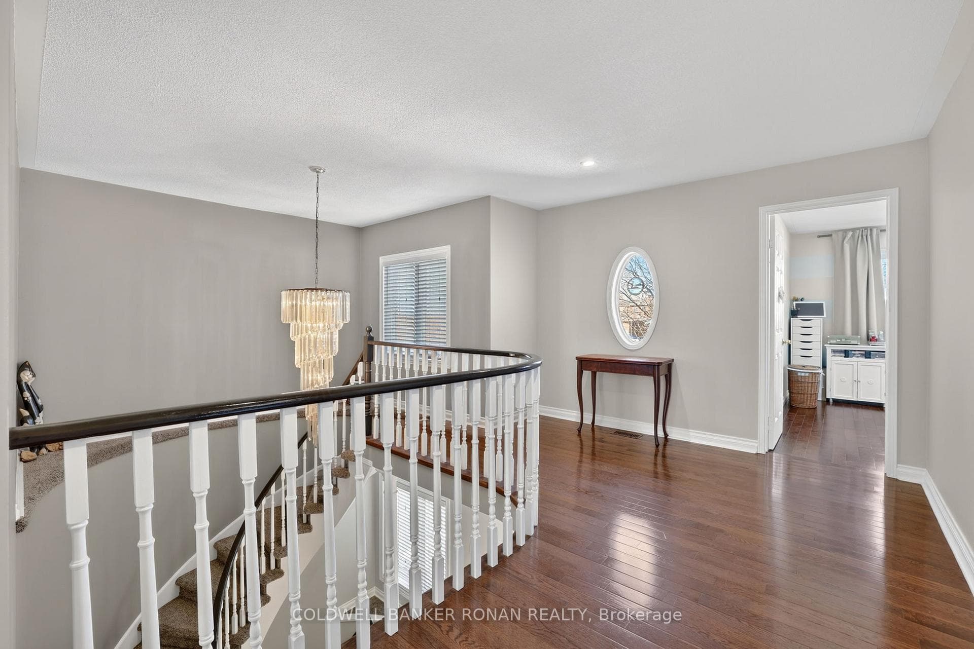 240 Howard Crescent photo 18