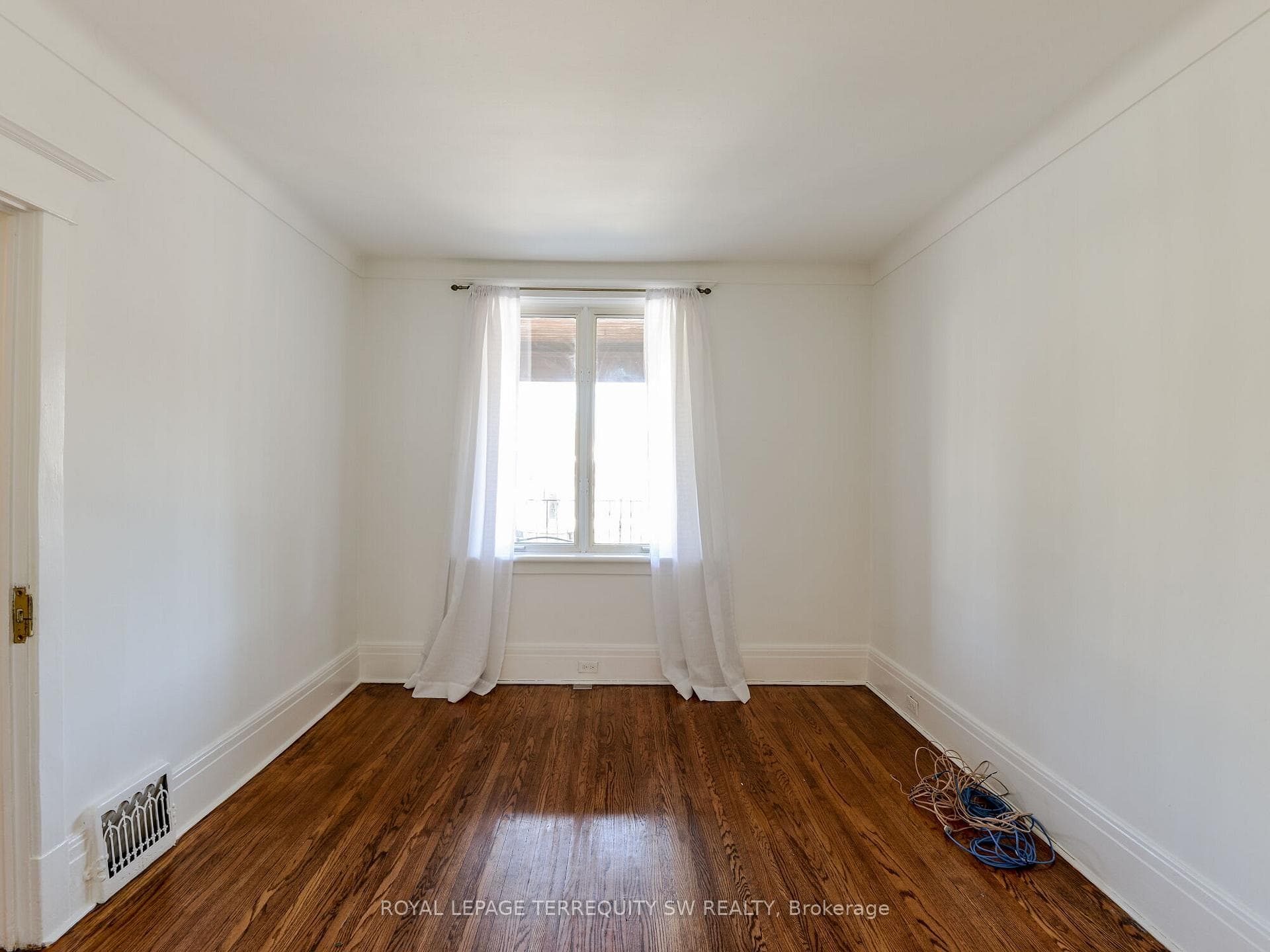 105 Barker Avenue photo 5