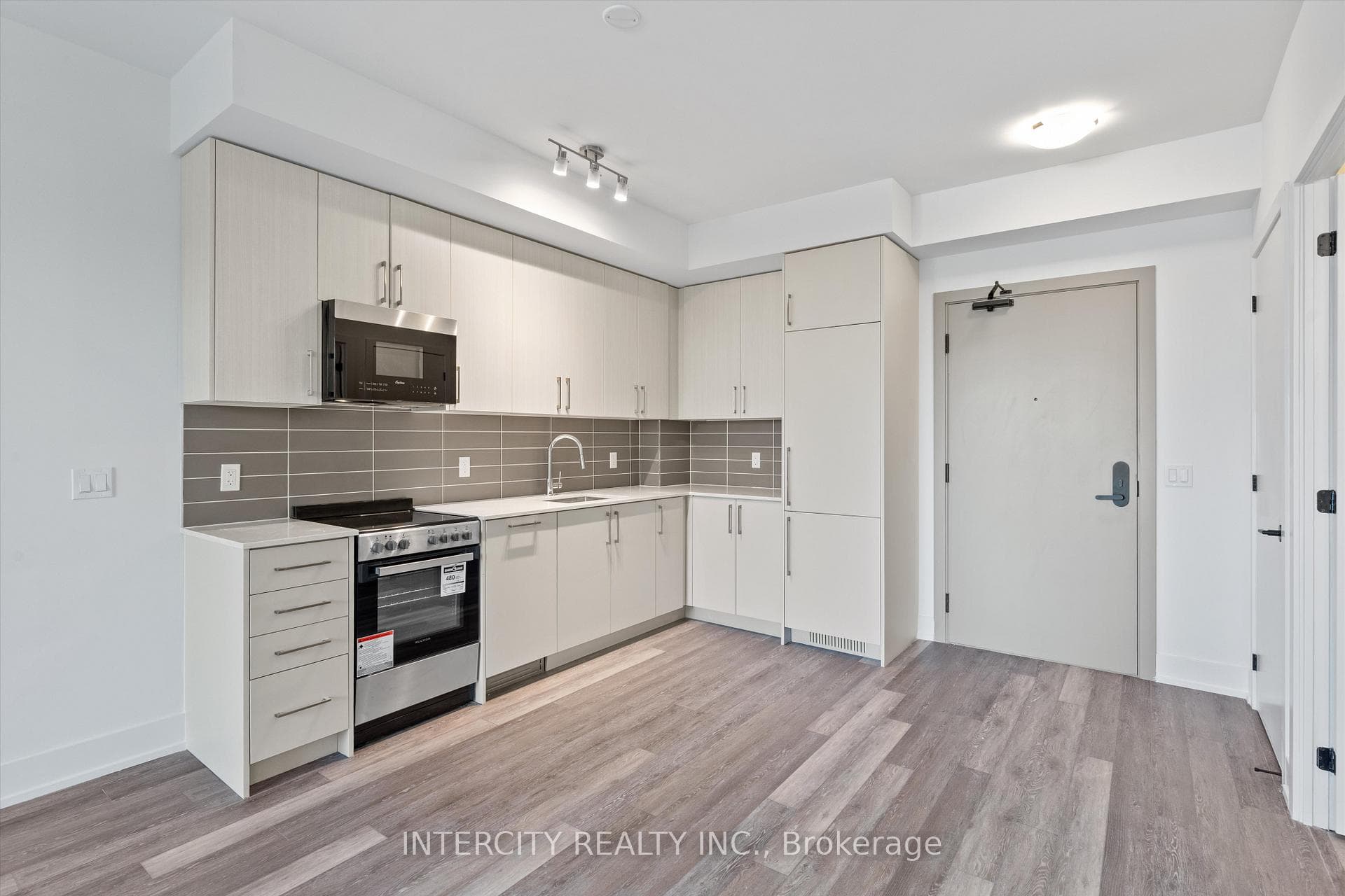 2075 King Road Unit 322 photo 5