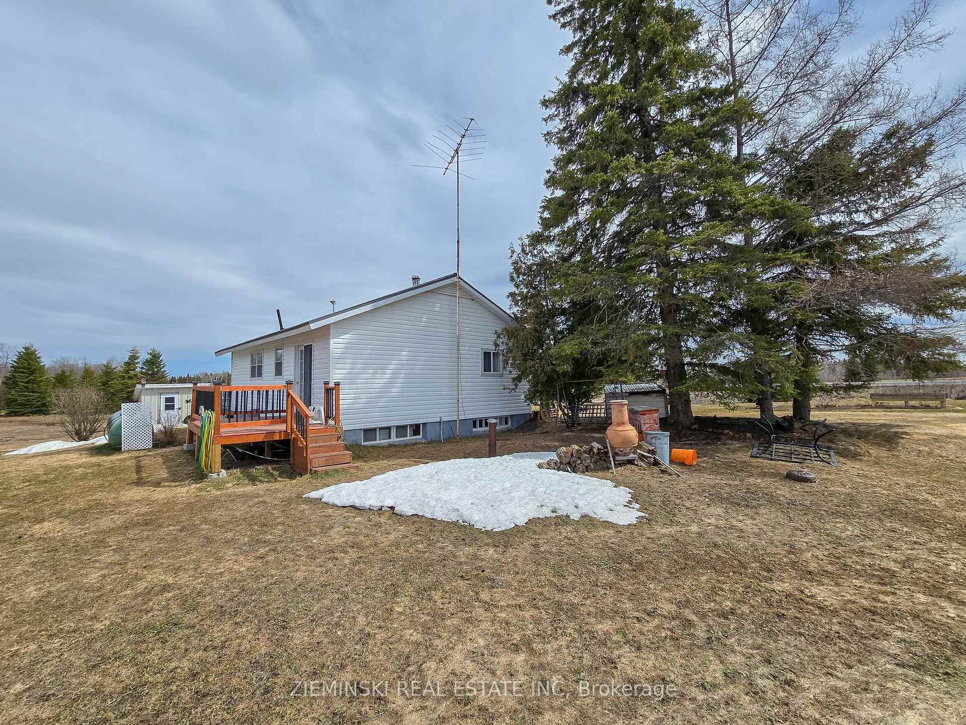 2896 101 Highway photo 28