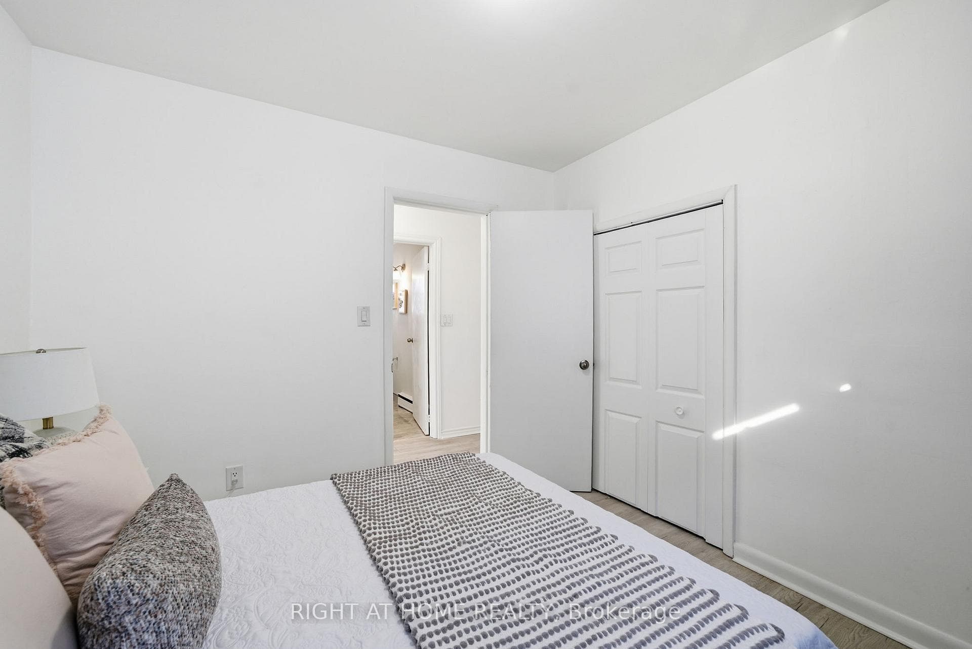 708 Carnegie Avenue photo 16