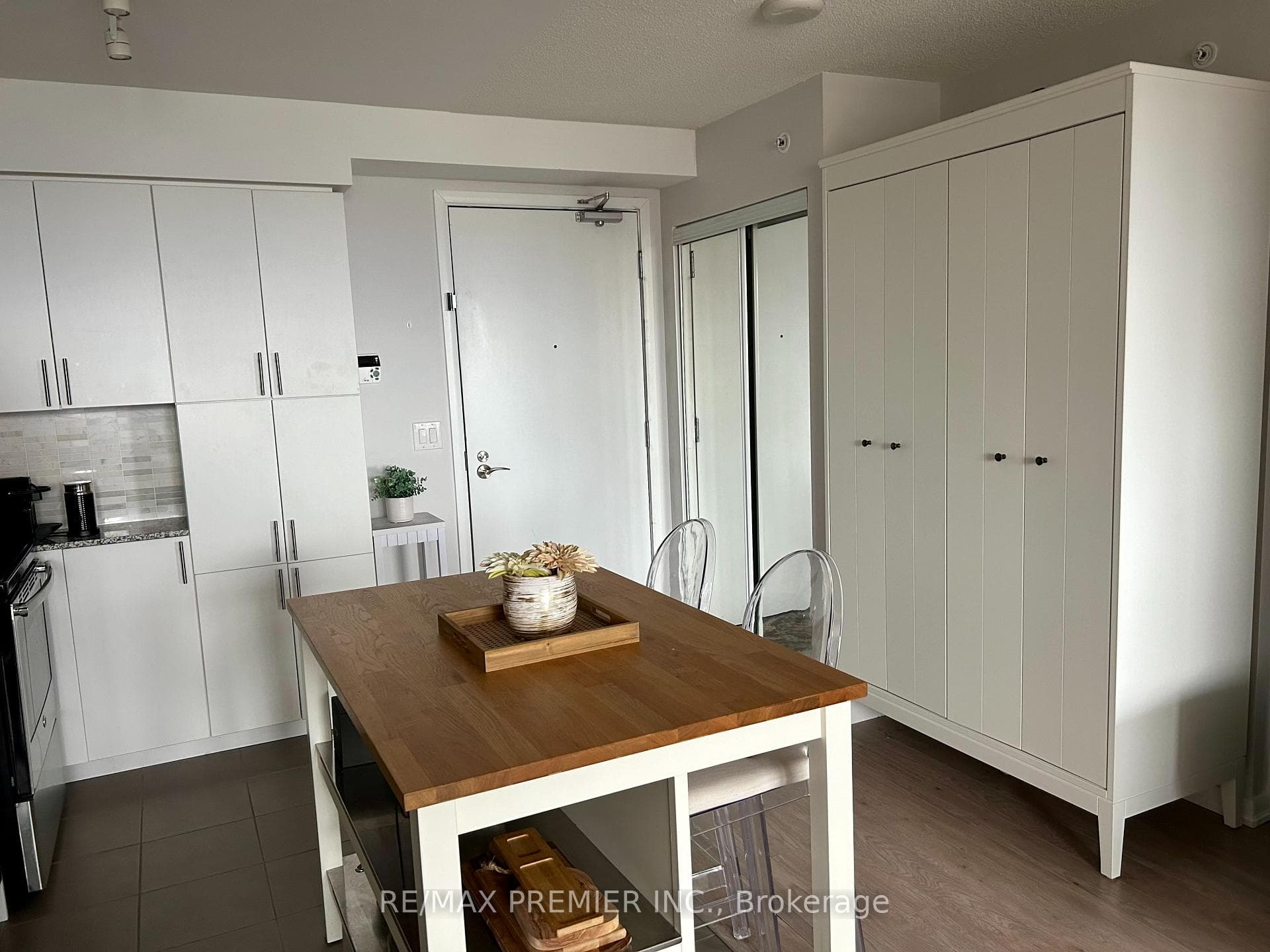 830 Lawrence Avenue Unit 1109 photo 5