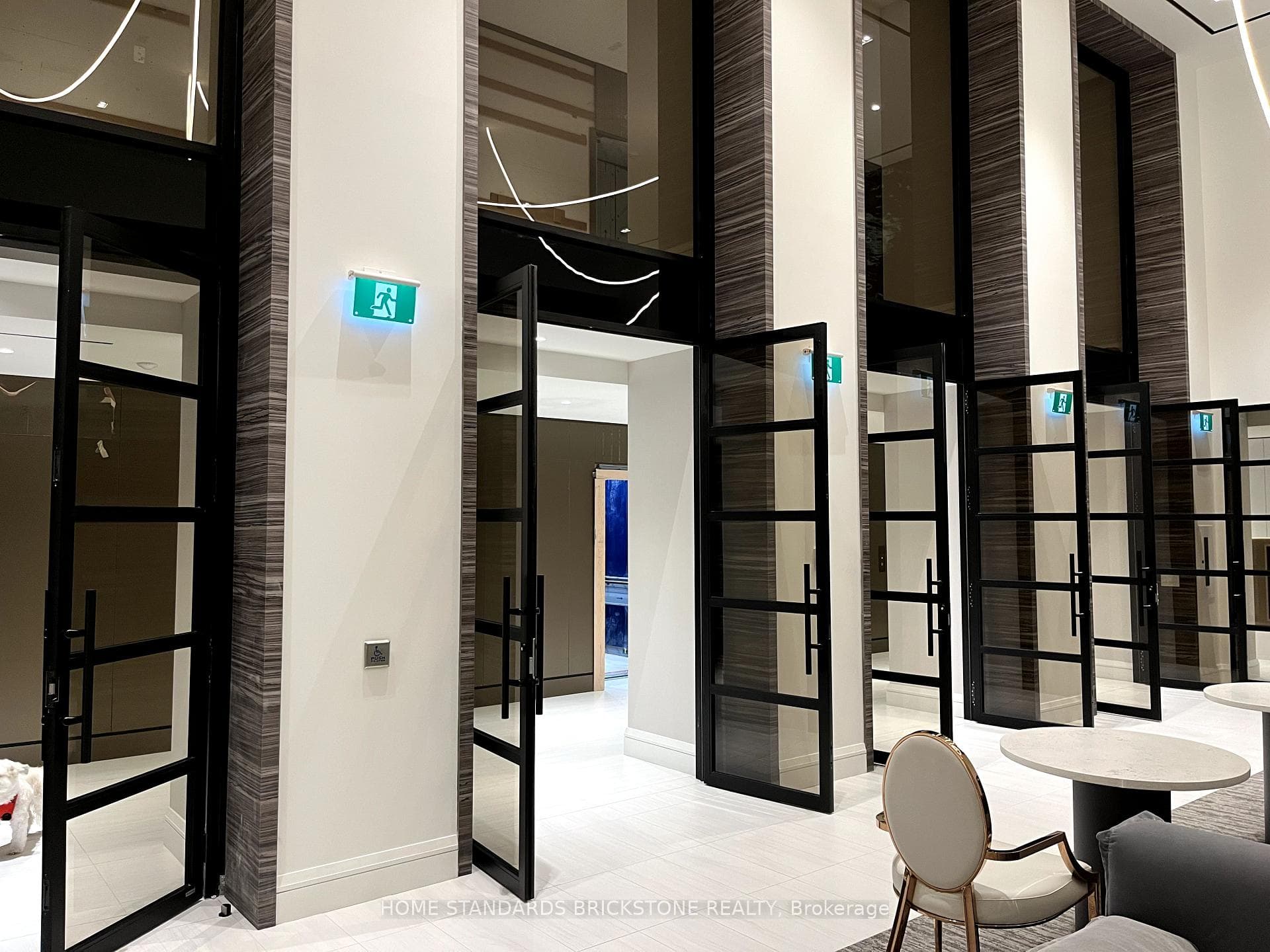 39 Roehampton Avenue Unit 609 photo 8
