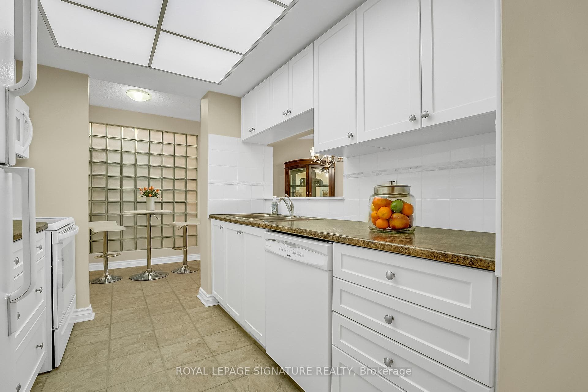 1210 Don Mills Road Unit 622 photo 18
