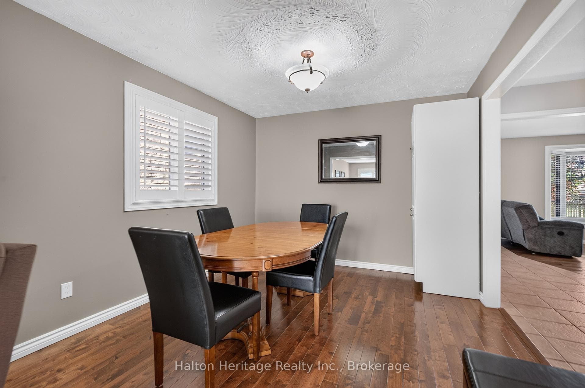 400 Eaglewood Drive photo 6