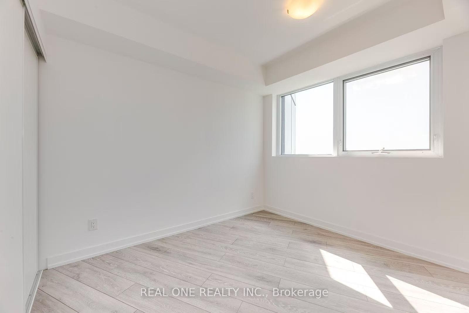 159 Wellesley Street Unit 1708 Room #1 photo 17