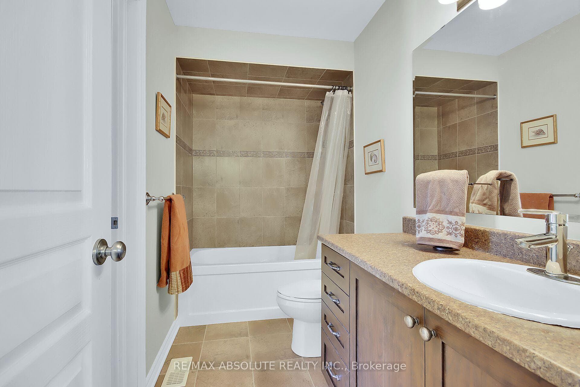 1118 Tischart Crescent photo 29